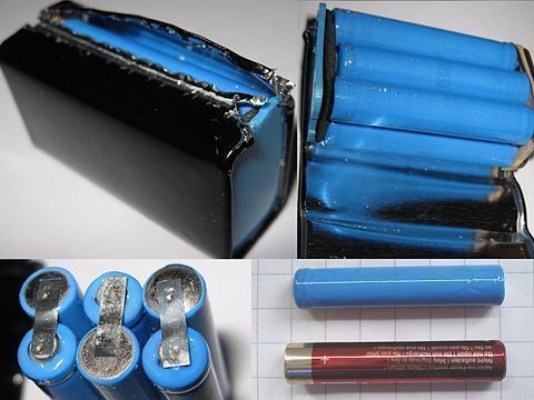 Serienschaltung von \(1{,}5\;\mathrm{V}\)-Zellen in einer \(9\;\mathrm{V}\)-Batterie 