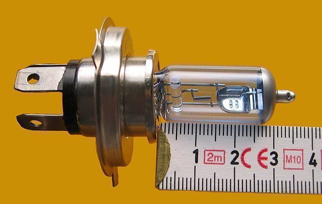 Bilux Lampe mit zwei Glühwendeln 