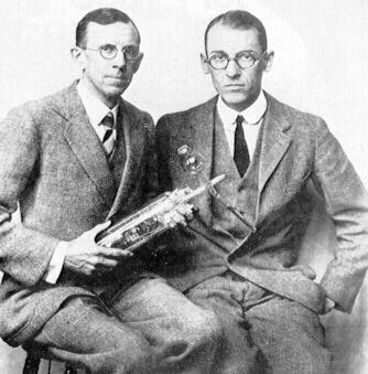 Clinton Davisson (links) und Lester Germer (rechts) 