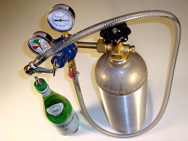 Gasflasche mit Ventil 