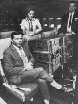 Hafele und Keating mit Atomuhren an Bord eines Verkehrsflugzeugs 