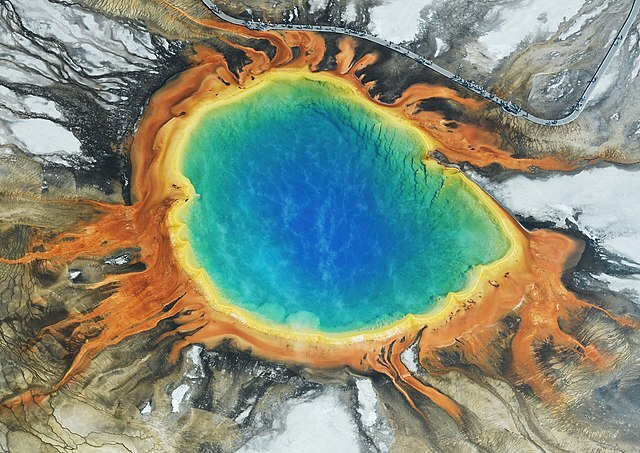 Heiße Quelle Grand Prismatic Spring im Yellowstone-Nationalpark 