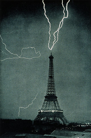 Blitzeinschalg in den Eiffelturm 