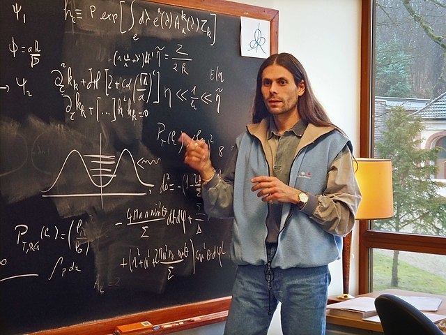 Tafel mit Formeln aus der Astrophysik 