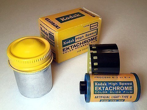 Fotografischer Film mit Dose 