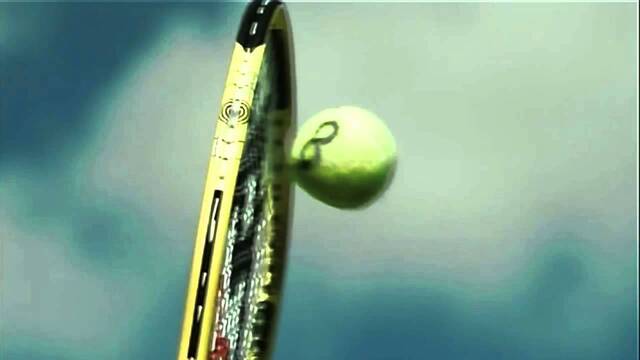 Aufgschlag beim Tennisspiel mit \(228\;\mathrm{km}/\mathrm{h}\) 
