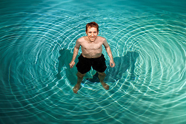 Wellenerscheinungen in einem Schwimmbecken 