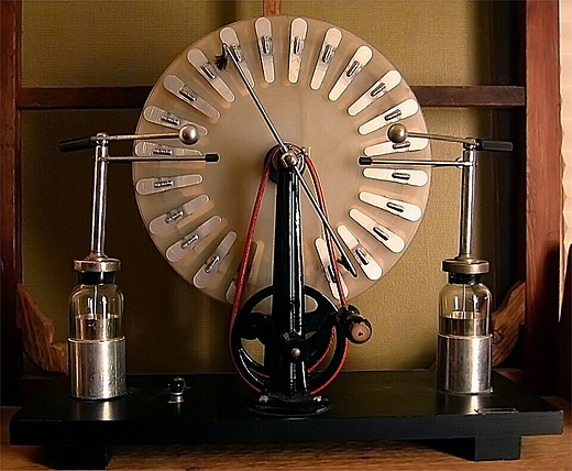 Influenzmaschine von Wimshurst 